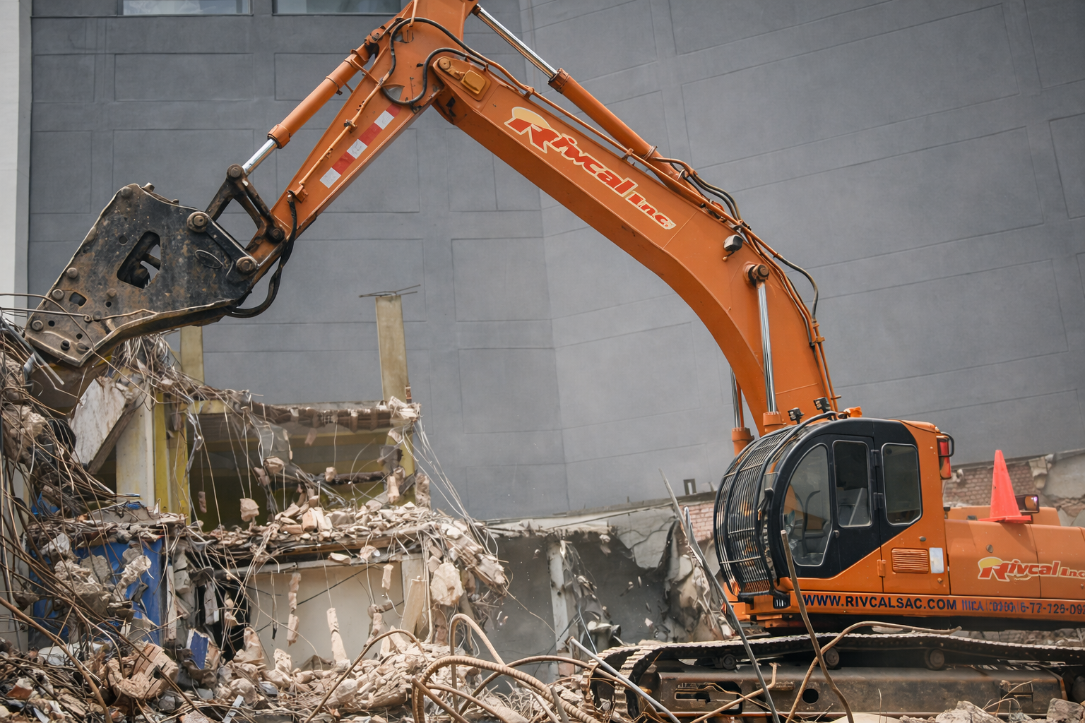 Excavadora trabajando en obra